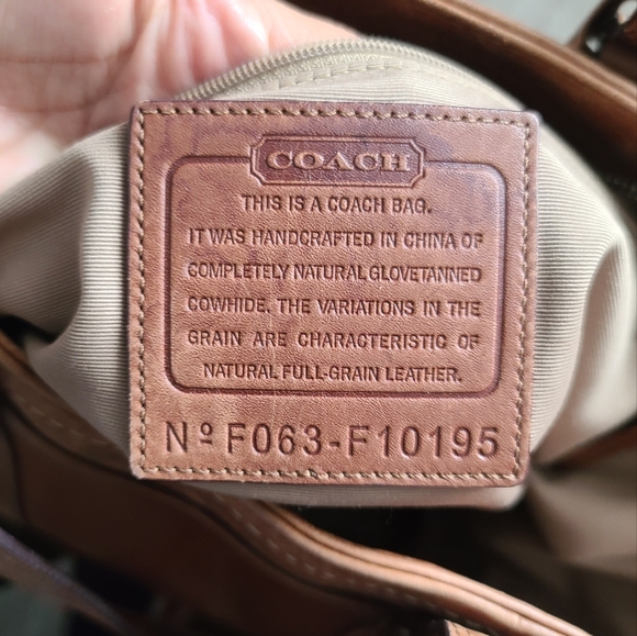 Coach Vintage Hampton Leather Tite Bag - Picture 8 of 8